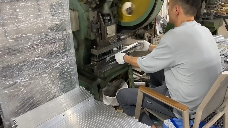 Foshan Woderful furniture Co., Ltd. ligne de production du fabricant